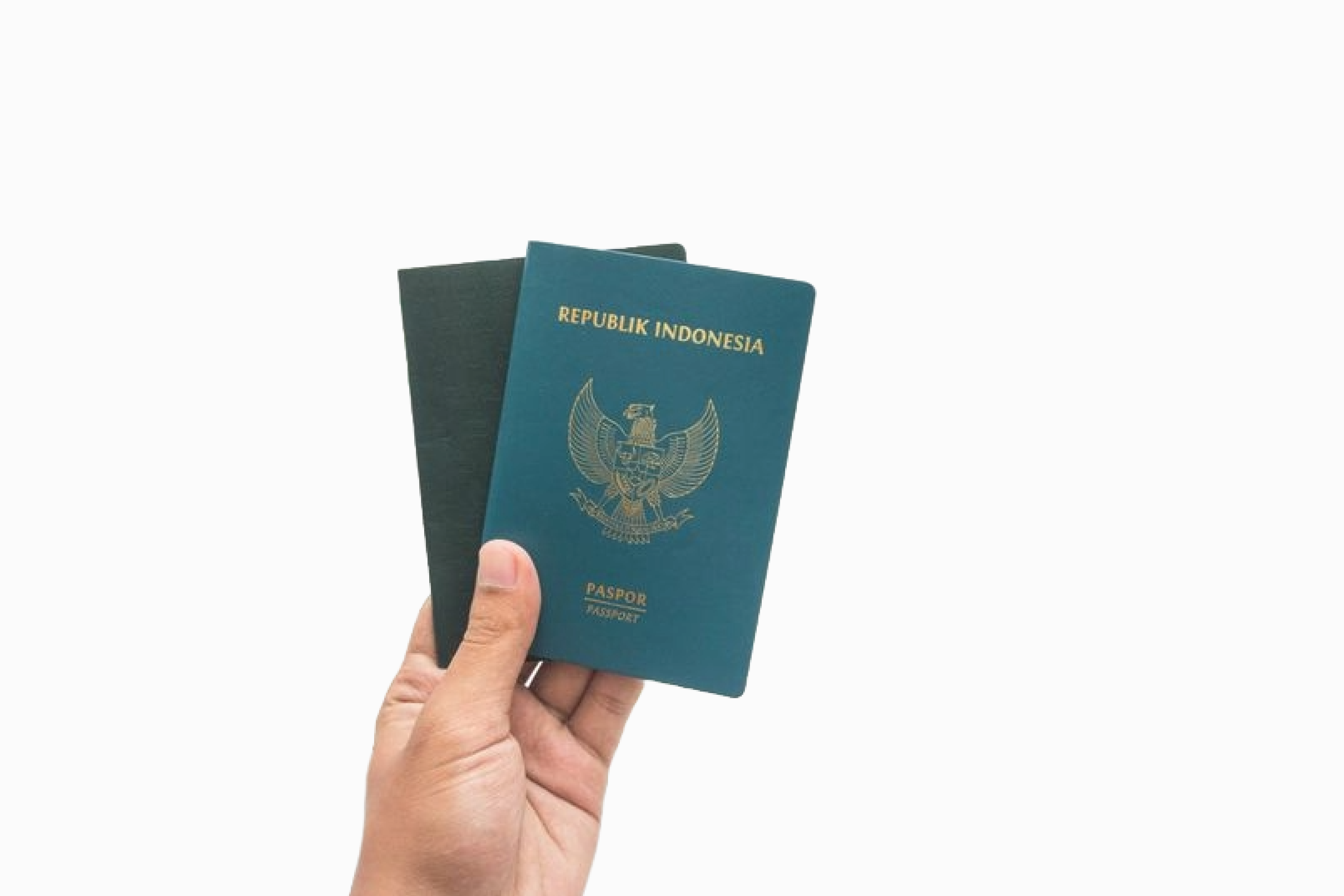 foto tangan memegang paspor